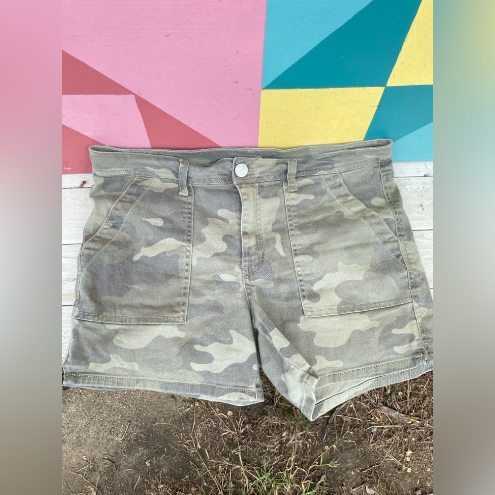 Camo Silver Brand Shorts size 10